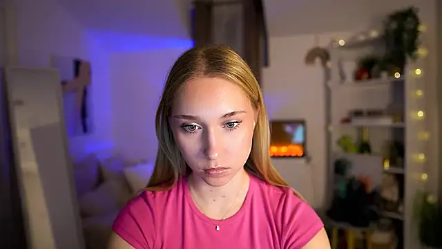 MilaBunny2000 online show from February 24, 2:16 pm