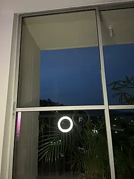 alesziarose  online show from February 21, 11:38 pm