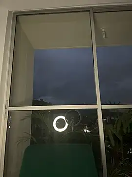 alesziarose  online show from February 16, 11:37 pm