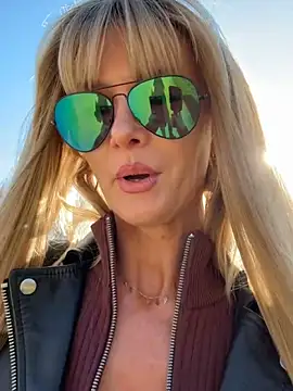 NaughtyNinky online show from March 18, 1:27 pm