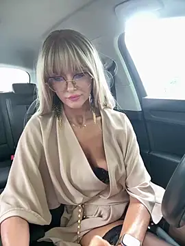 NaughtyNinky online show from June 5, 7:25 am