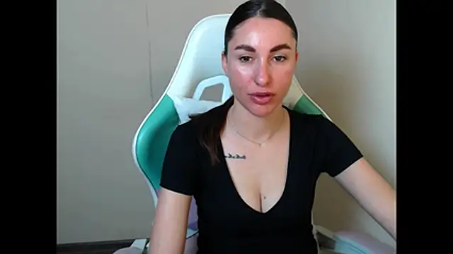 cammila horn online show from April 25, 5:32 am