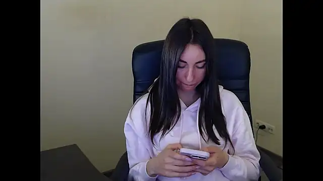 cammila horn online show from March 14, 6:31 pm