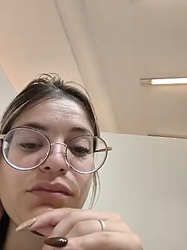 gisequeen online show from February 11, 3:57 pm