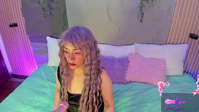 Emmayourgirl online show from February 28, 8:30 pm