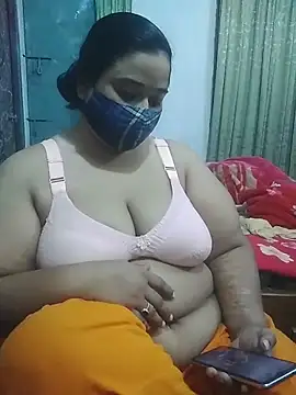 momo loves online show from April 8, 1:35 pm