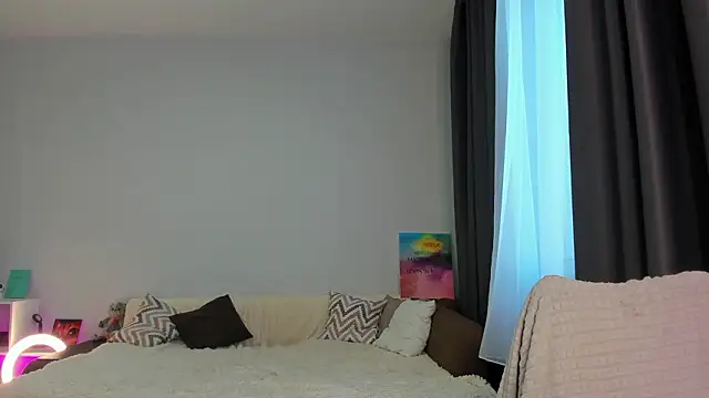 ManiJuanaa online show from February 4, 9:45 am