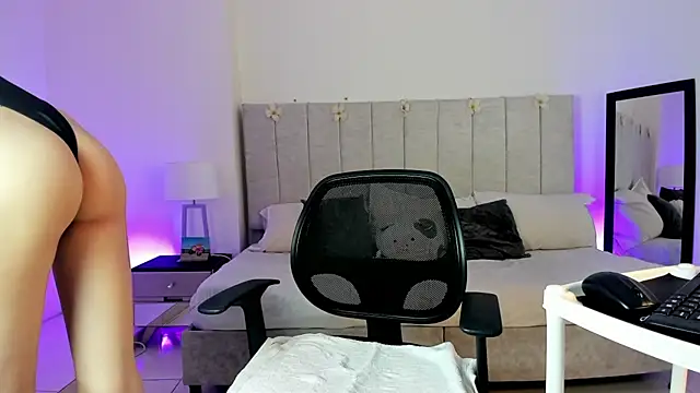 luuhoot  online show from January 9, 2:16 am