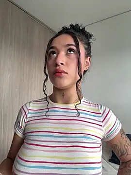 crystal dlun online show from April 21, 8:38 pm