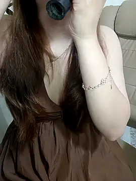 ChanChanLy online show from May 2, 3:26 pm