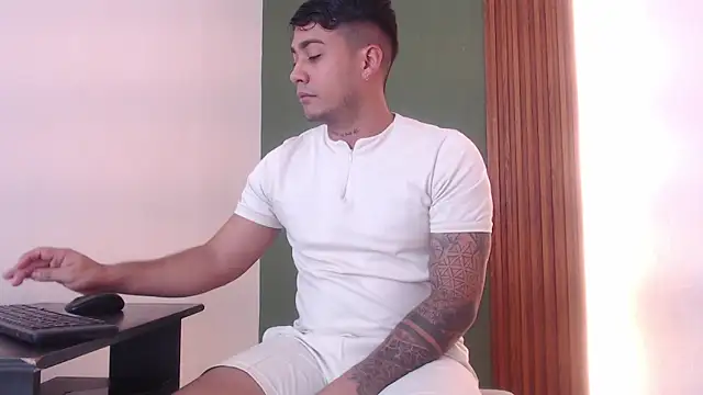 Ryder stone  online show from January 15, 7:42 pm