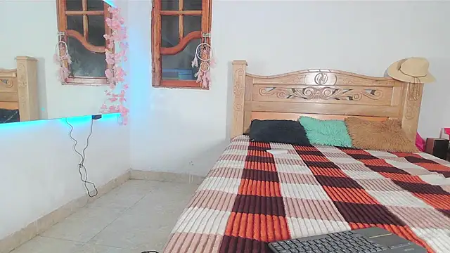 bratz glloe online show from April 3, 3:26 am