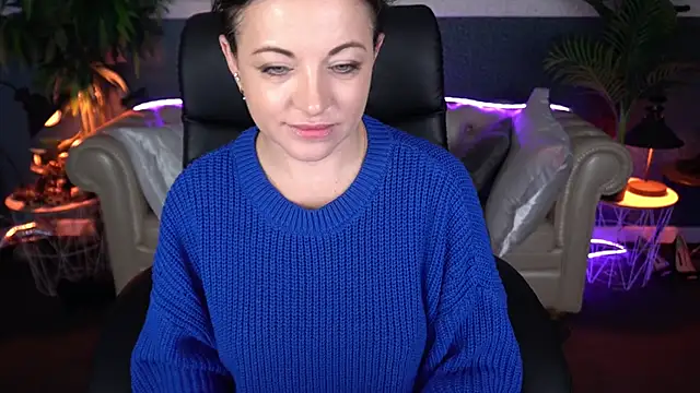 Dafni Monn online show from April 15, 5:41 am