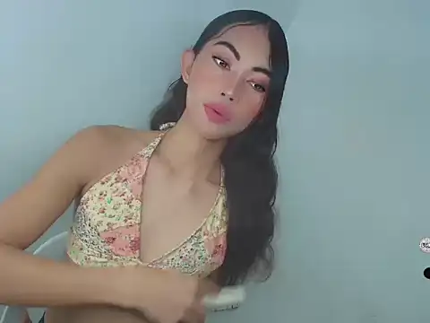 Massivecockfiona online show from February 13, 5:53 am