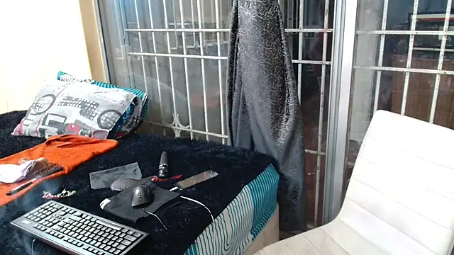 Amanda April online show from April 6, 9:05 pm