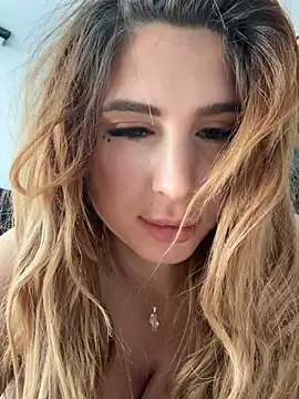 LucyBridgette online show from April 5, 6:45 am