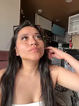 Veronica Wins  online show from April 14, 9:48 pm