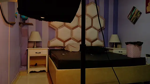 yvi taylor online show from April 16, 12:05 pm