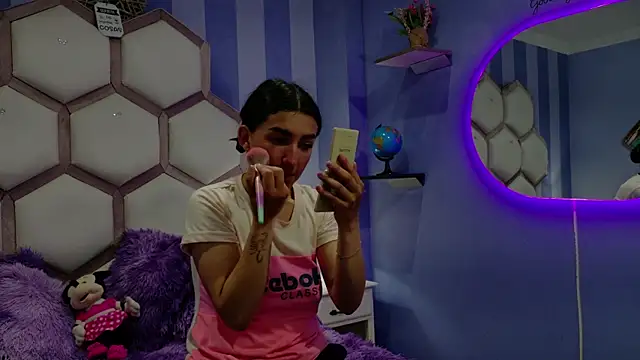 yvi taylor online show from April 14, 12:38 pm