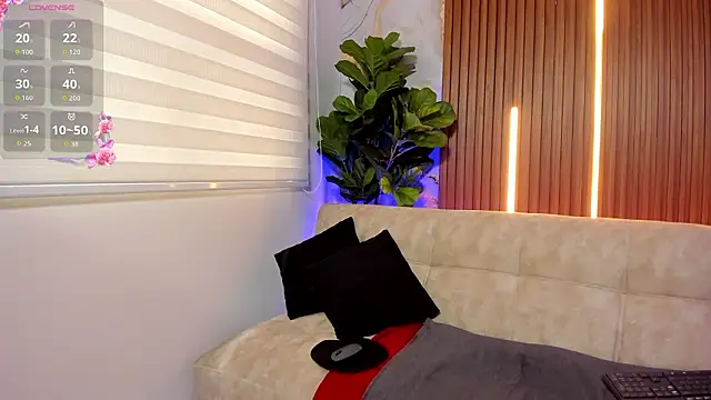 Pamela James  online show from January 17, 2:24 pm