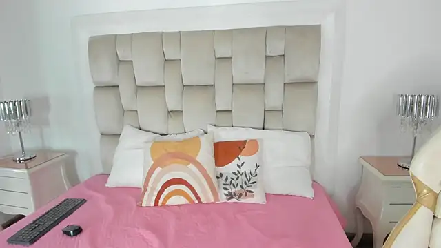 paulina lux online show from March 4, 12:23 pm