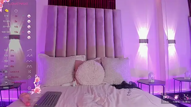 Isis Moon online show from March 8, 1:48 pm