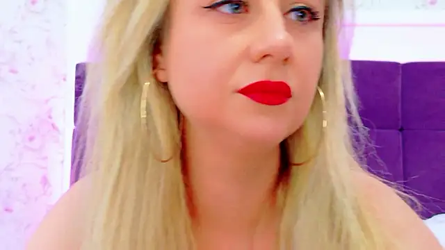 EvelinHill online show from February 5, 7:00 am