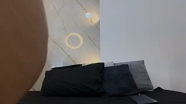 Laura Miller1 online show from February 18, 8:52 pm