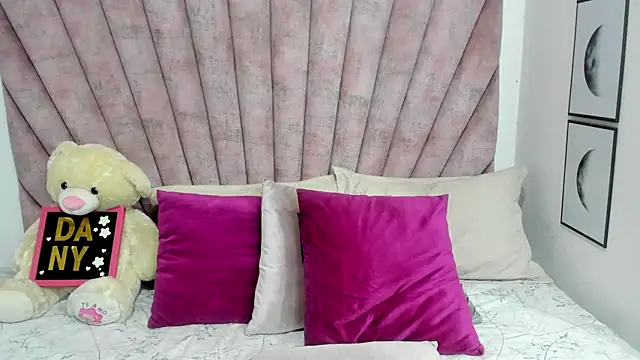 danibellucii  online show from April 12, 3:42 am