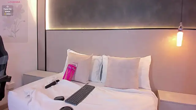 mia slora online show from February 23, 12:04 pm