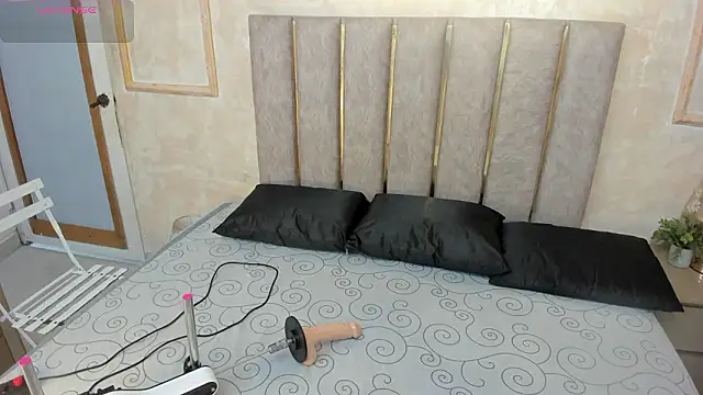 Meeganfoox online show from January 31, 8:07 pm