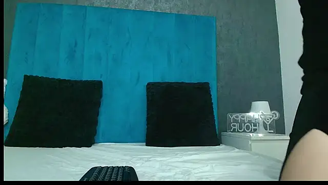 AnyaHappiness online show from February 6, 7:01 am