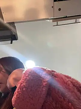 Pretty  Milf online show from April 1, 1:41 pm