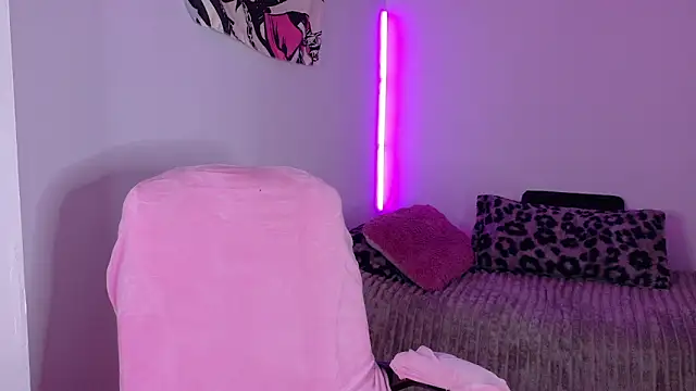 dollmeow online show from April 10, 6:30 am