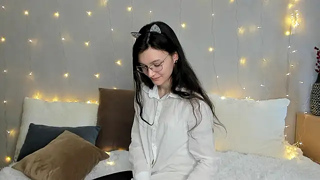 ThoraMarola online show from February 3, 6:40 am