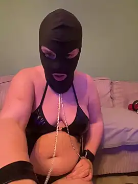 cochonnesoumise59 online show from February 28, 9:36 pm