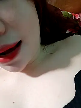 lylinhjim online show from February 3, 6:40 am