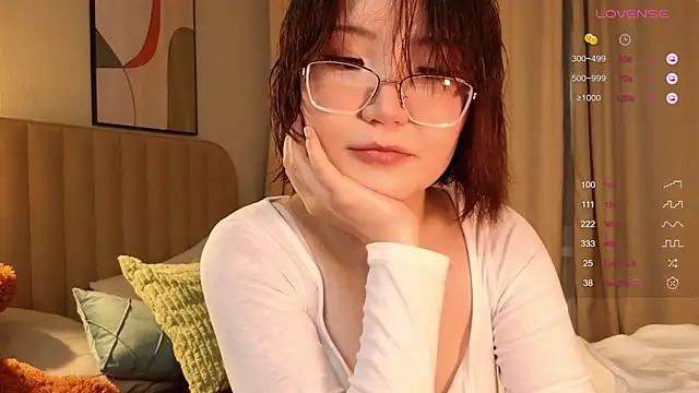 nullgirl online show from March 1, 2:11 am