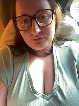 lucycomestrue online show from July 11, 12:10 am