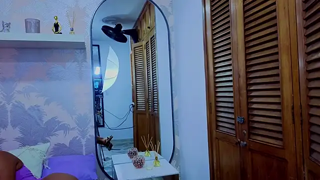 Emma Thompssonn online show from March 12, 11:57 am