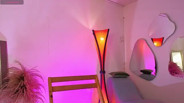 fransheskarossi online show from April 21, 11:50 am