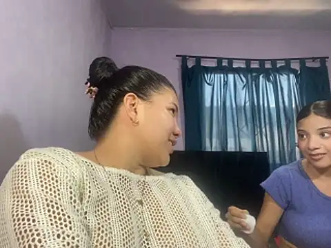 Helena-Paola online show from April 5, 6:07 pm