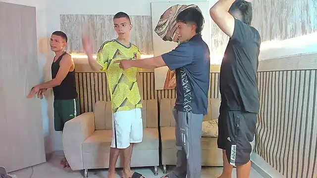 friendslikeplay online show from February 4, 9:51 pm