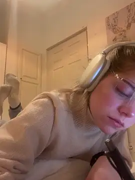 MelliMoon online show from March 6, 5:08 pm