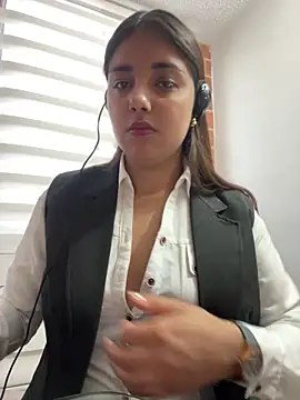 A-uroora online show from February 8, 11:25 am