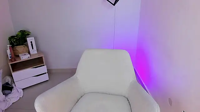 Fatima senghor online show from April 18, 8:09 pm