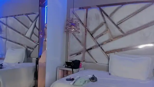 francis 20 online show from March 17, 1:26 pm