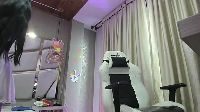 francis 20 online show from April 9, 1:27 pm