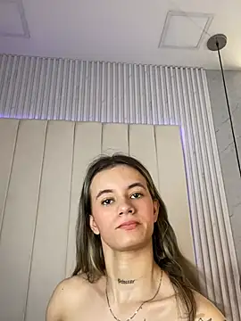 JuliaColemann online show from March 7, 12:45 pm