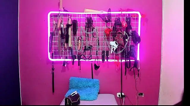 Slave Melany bdsm online show from March 18, 1:05 pm